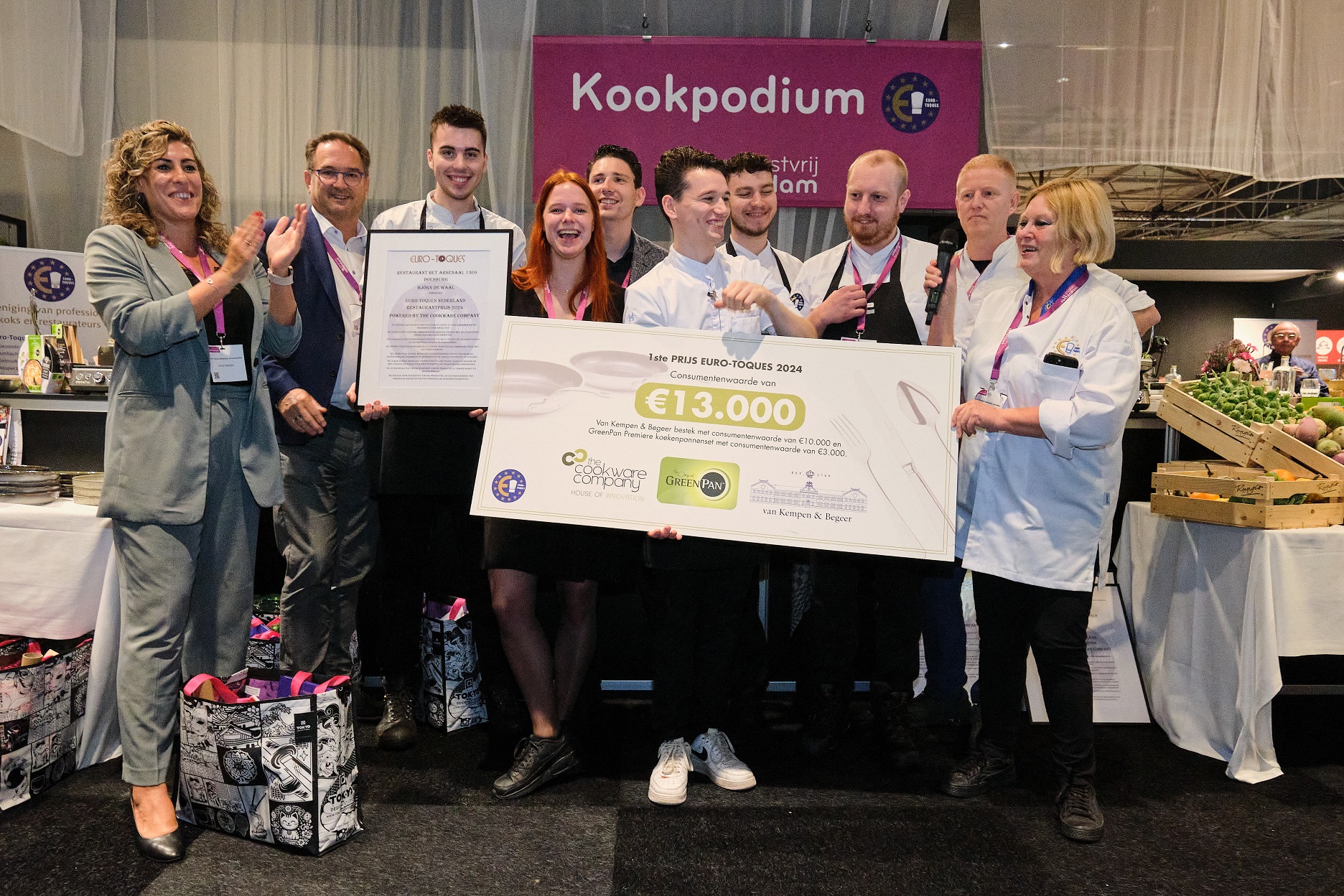 Björn de Waal met team Het Arsenaal 1309 wint de Euro-Toques Restaurantprijs