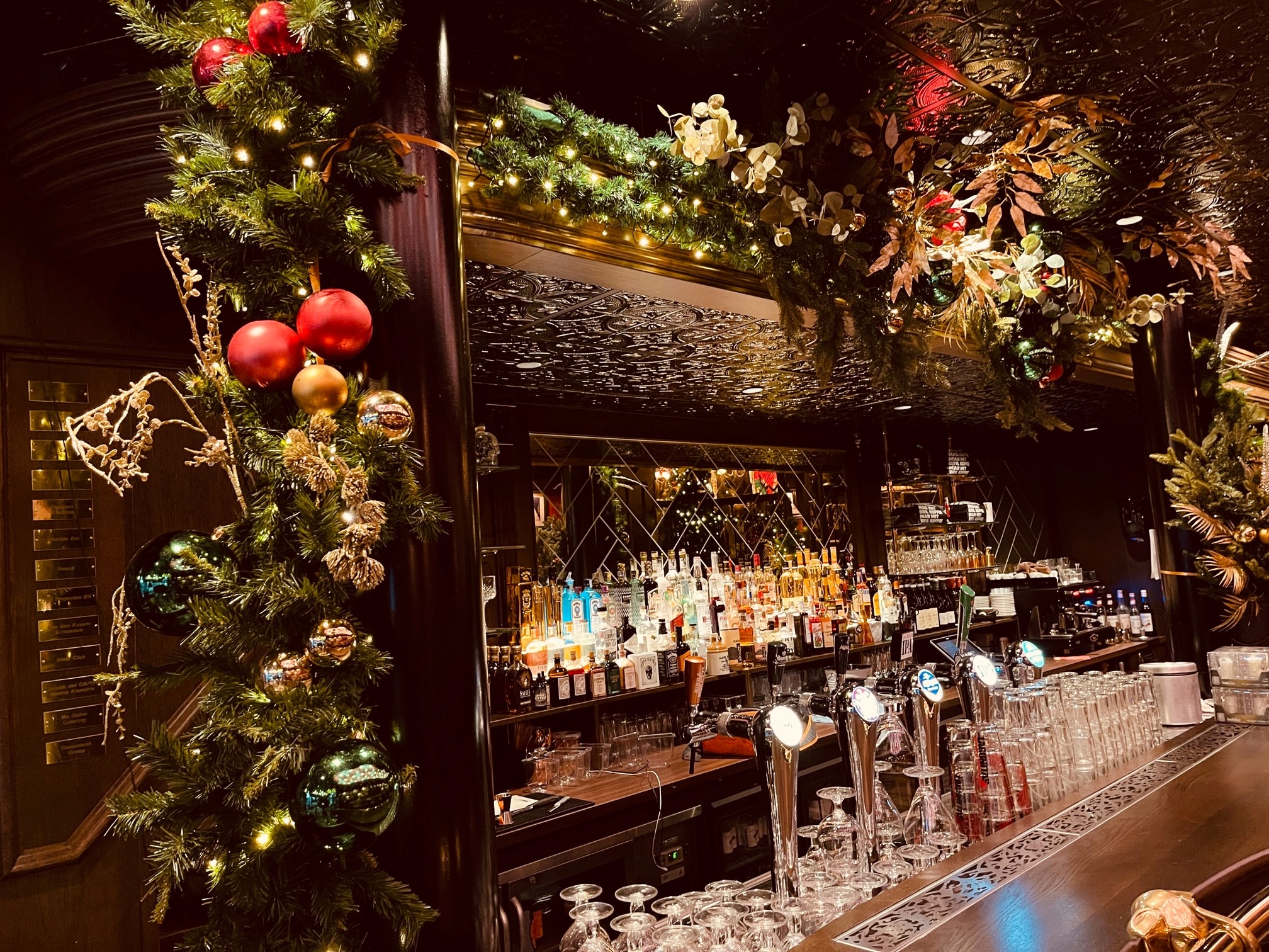 Kerst in zicht: Gastropub Dutch Dukes trapt af met eerste kerstborrel 2024