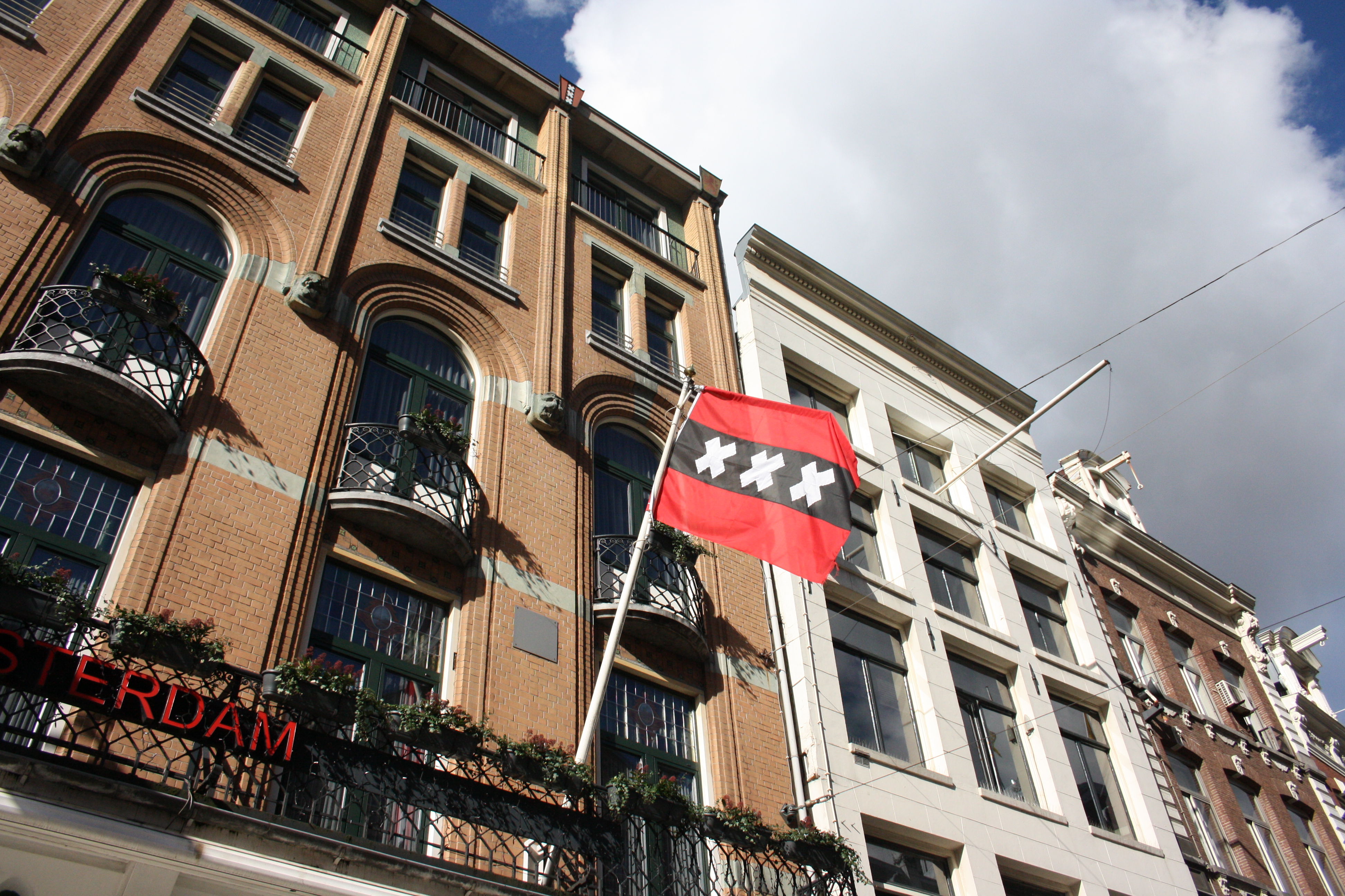 Universiteit van Amsterdam verkoopt hotel voor 15,5 miljoen euro
