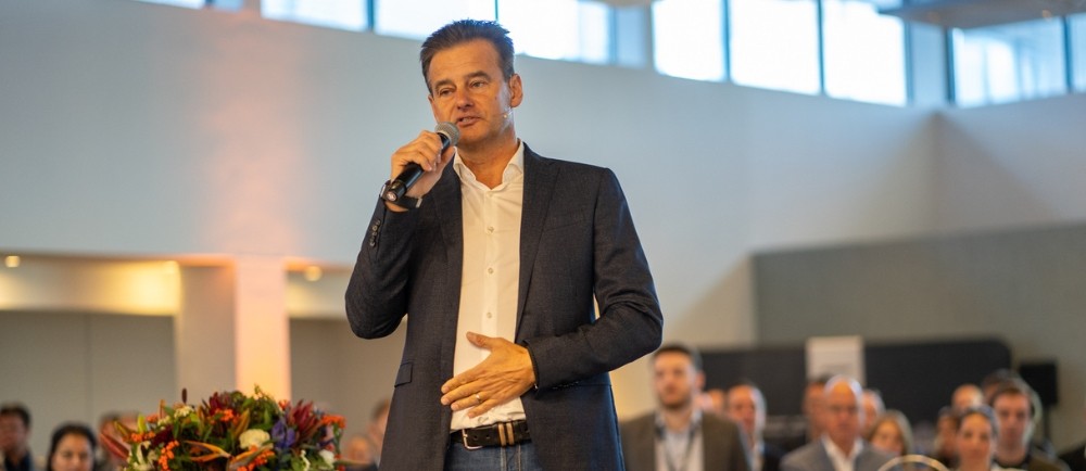Wilfred Genee opnieuw dagvoorzitter HotelSummit: early-bird registratie 2025 nu geopend