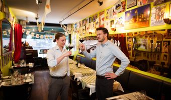 Café-restaurant Kamer neemt iconische Bistrot Deux la Place Den Haag over