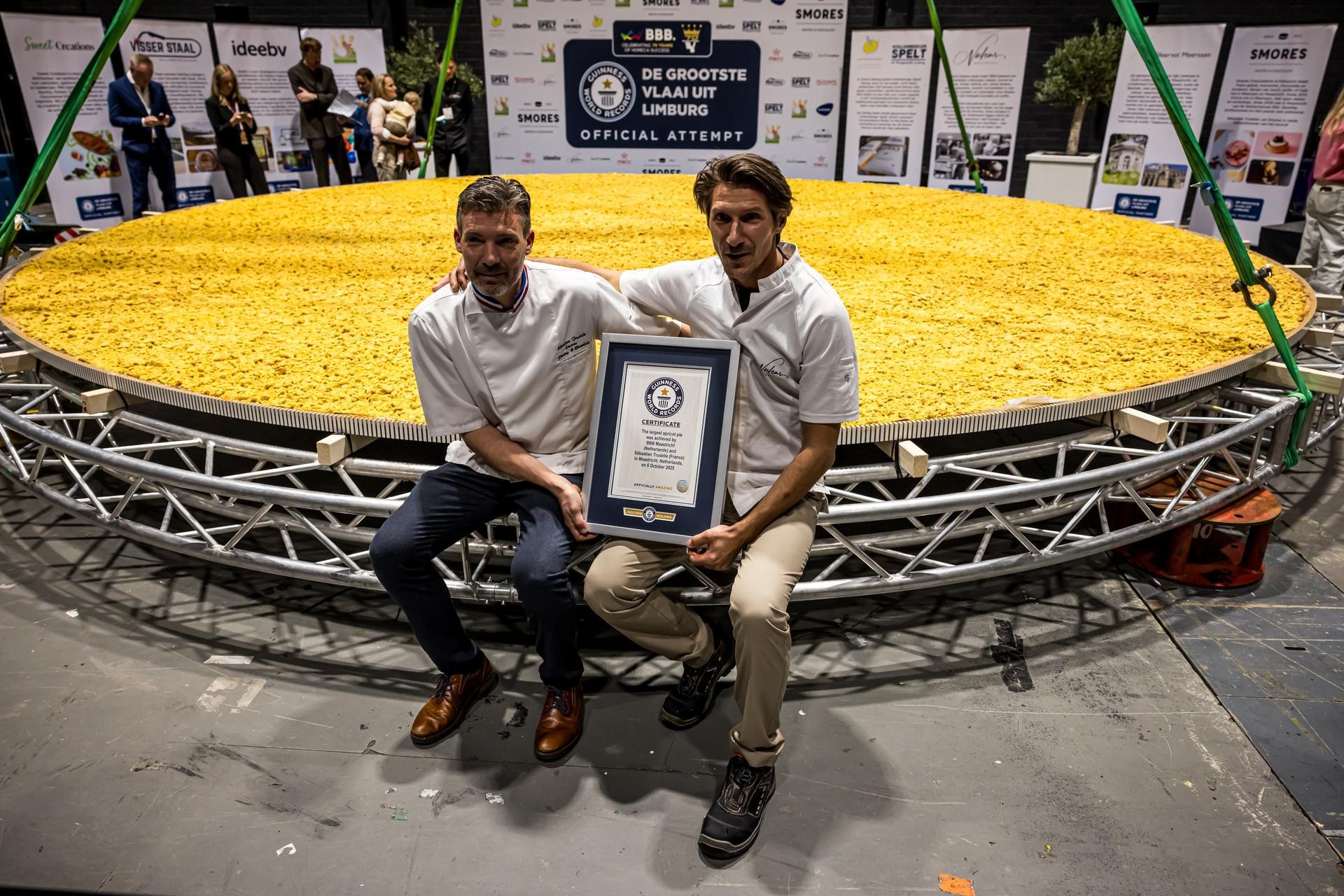 BBB Maastricht ontvangt Guinness World Record voor ’s werelds grootste vlaai