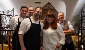 Rheezer Bistro viert 25-jarig jubileum met onvergetelijk ‘Six Hands Dinner’