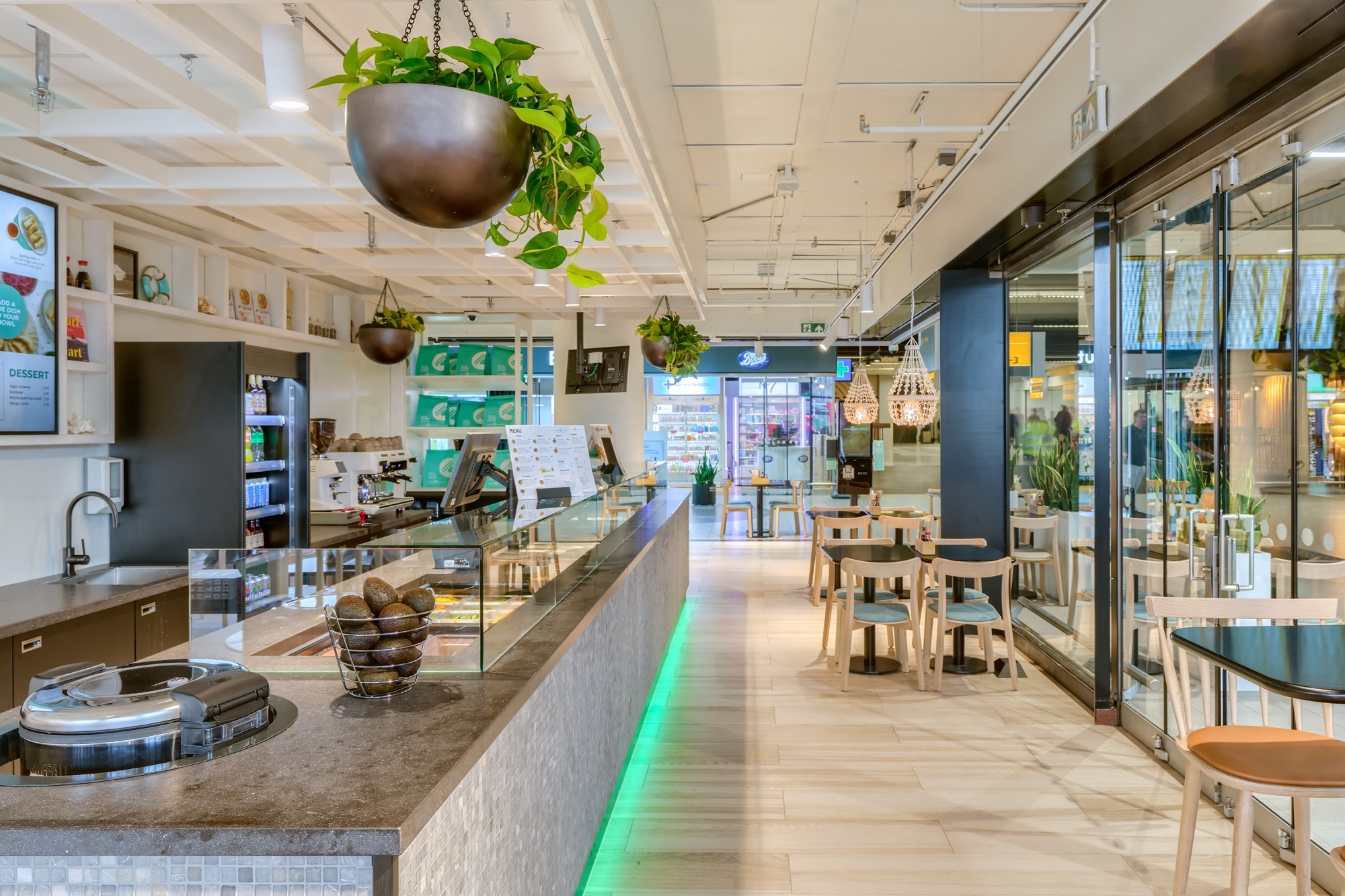Poké Perfect opent grootste vestiging ooit op Schiphol Plaza