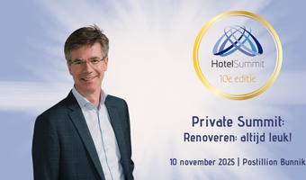 Lucas Petit gaat in gesprek over renovaties tijdens HotelSummit 2025