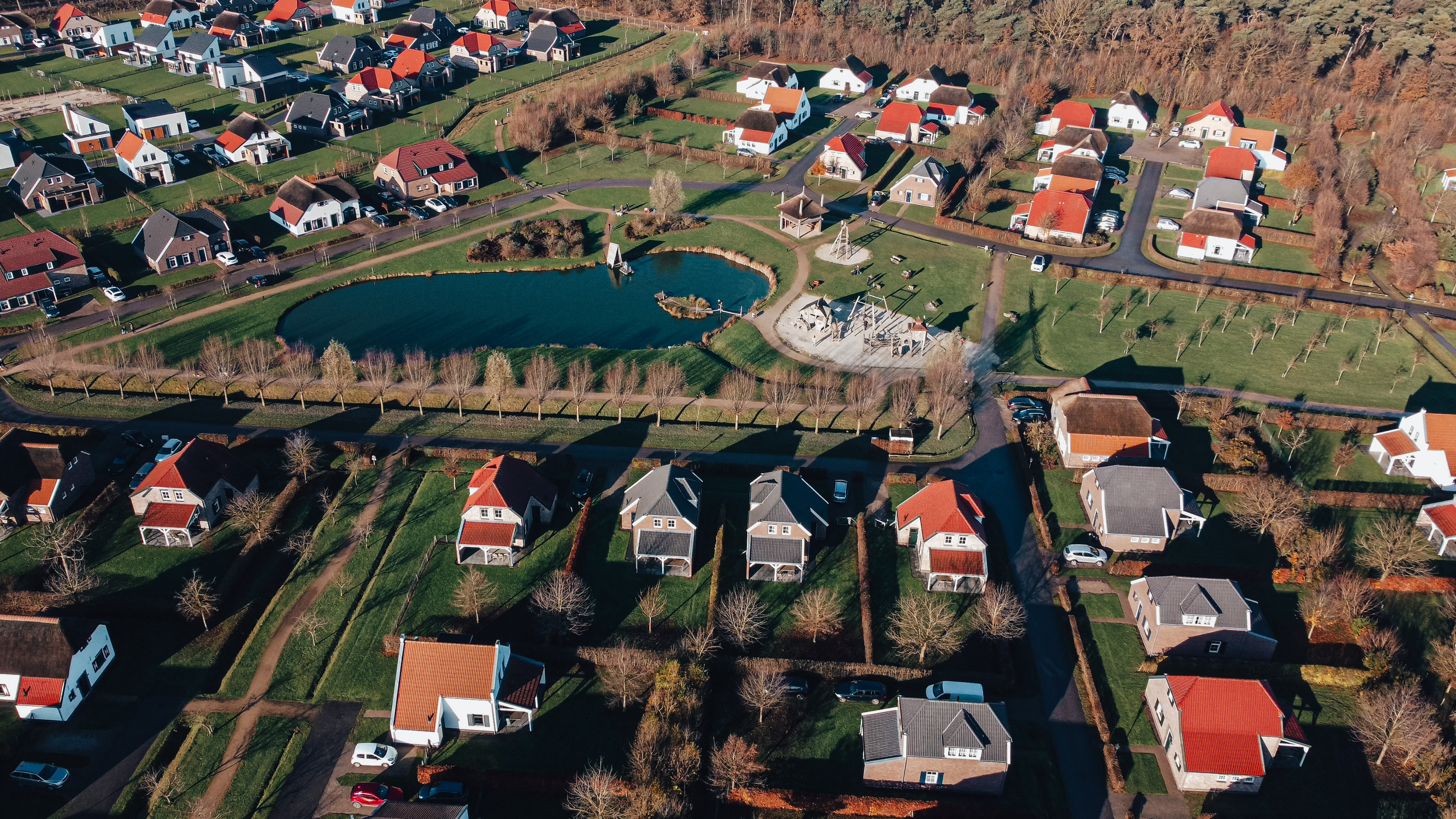 Onderzoek wijst uit: Nederlanders minder op vakantie in eigen land door btw-verhoging