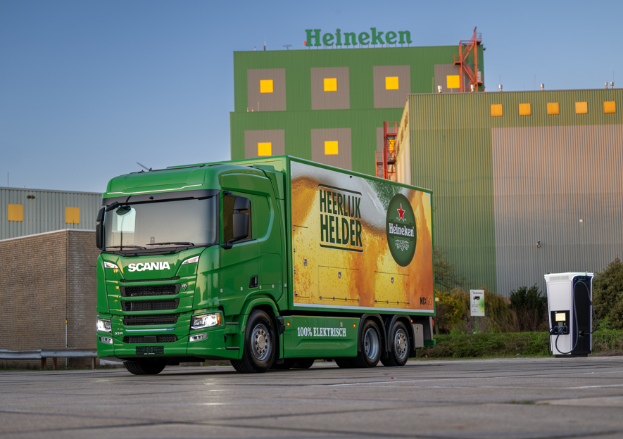 Heineken rijdt rond met nieuwe elektrische tankbiertrucks