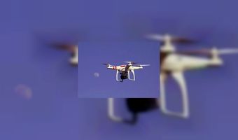 Video: Studenten laten bier in café bezorgen door drone