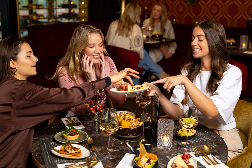 Zusje introduceert vernieuwde menukaart èn nieuwe merkbelofte ‘Taste Cheer Enjoy’