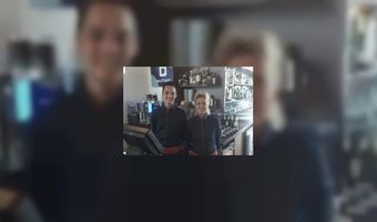 Gastvrouw Yf leidt jonge garde op