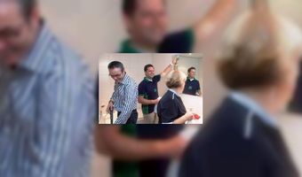 Management helpt op de werkvloer