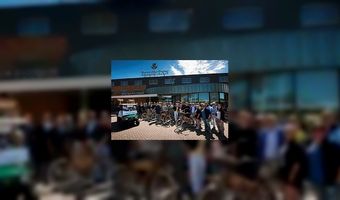 Medewerkers Golden Tulip op de fiets