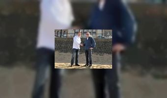 Steak en kreeft op het strand