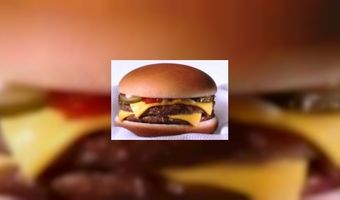 Broodje frietsaus en spiegelei