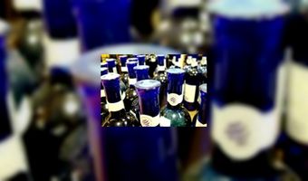 Waar staat de Hitler-wijn? Naast de paus!