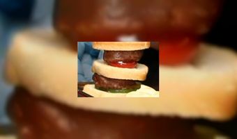 Een hap uit een 'kweekburger'
