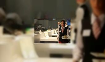 Student maakt lunch voor koningspaar