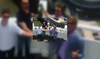 De Pier in zee met Grolsch