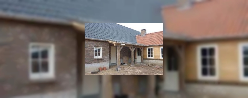 11 De bouw van mijn B&B: Berg met werk en grond verzet