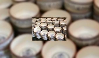 Knappe gasten eten gratis in restaurant China