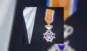 Zwolse lunchroomhouder ontvangt lintje