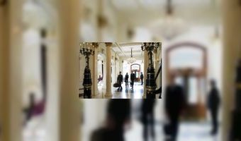 Nederlanders zijn vriendelijk in de hotellift