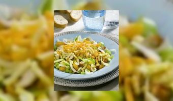 Maaltijdsalade met kip, fruit en kaas