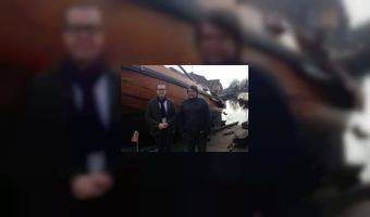 Restaurant en scheepswerf werken samen