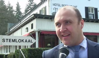 Stemmen in het hotel