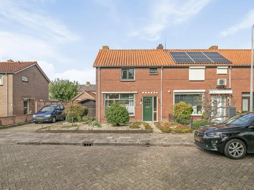 Prins Bernhardstraat 6, STELLENDAM