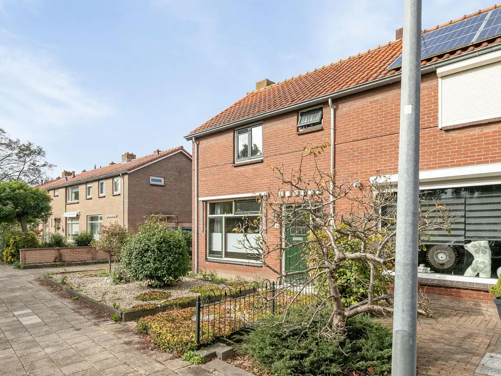 Prins Bernhardstraat 6, STELLENDAM