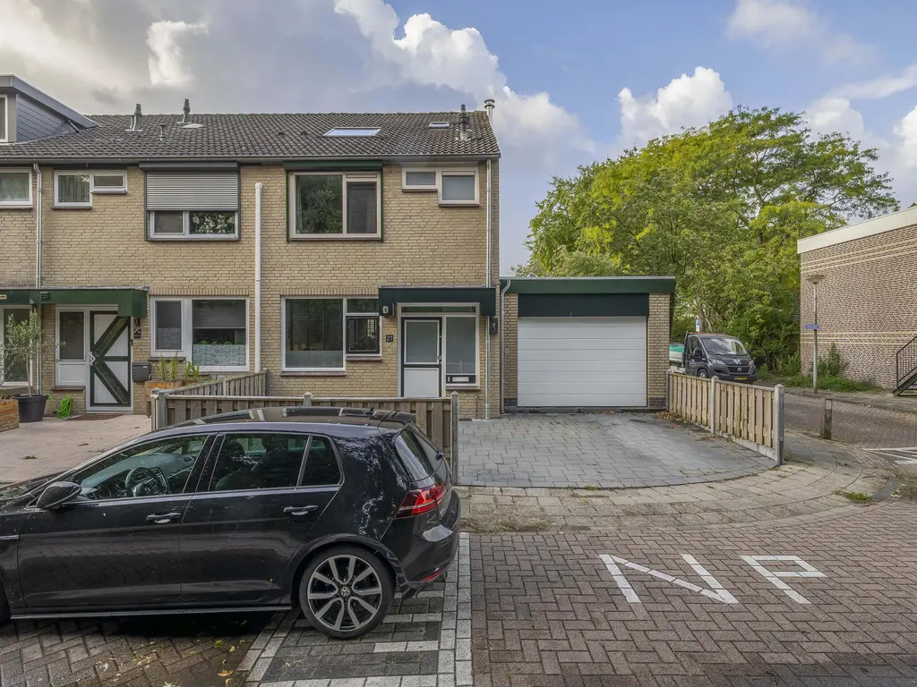 Christinalaan 21, ZWARTEWAAL