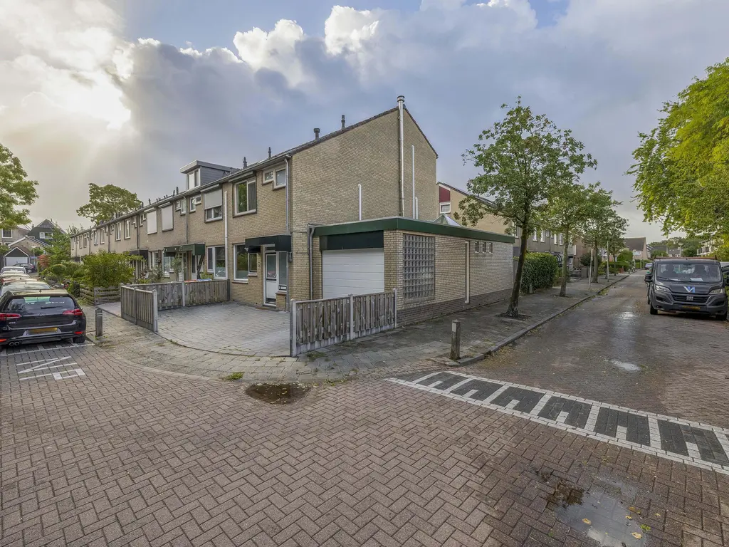 Christinalaan 21, ZWARTEWAAL