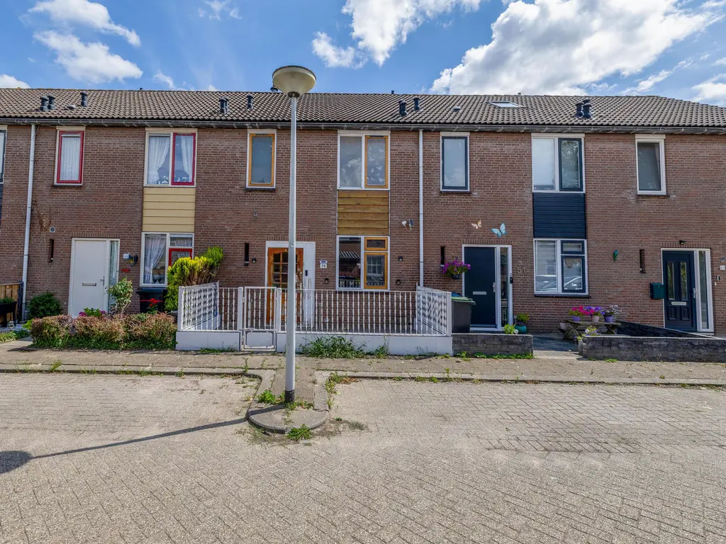 Ares 49, HELLEVOETSLUIS
