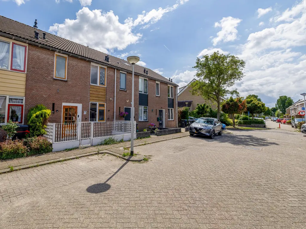 Ares 49, HELLEVOETSLUIS