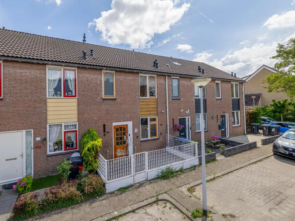 Ares 49, HELLEVOETSLUIS