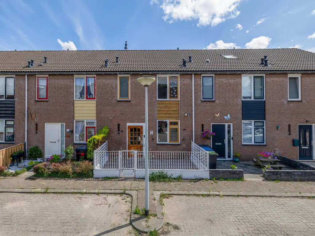 Ares 49, HELLEVOETSLUIS
