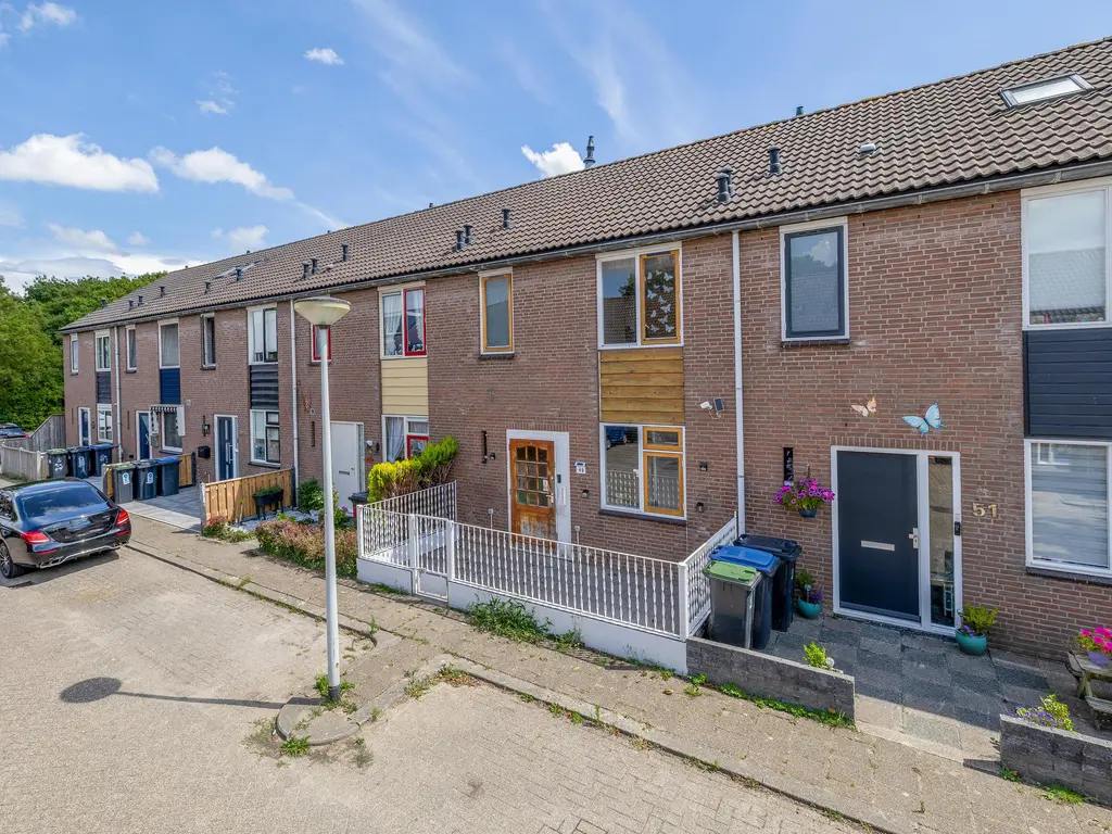 Ares 49, HELLEVOETSLUIS