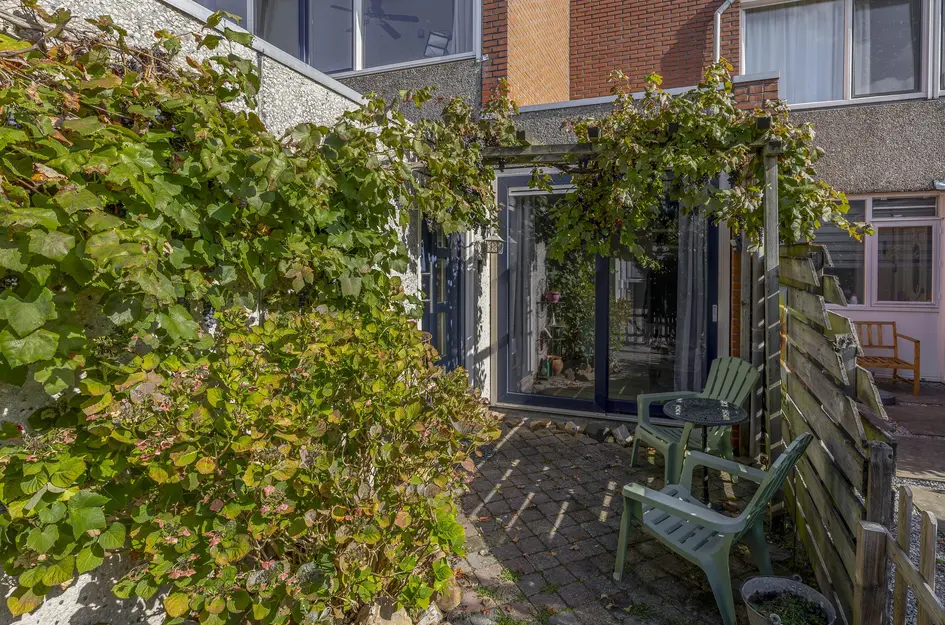 Azarooldoorn 12