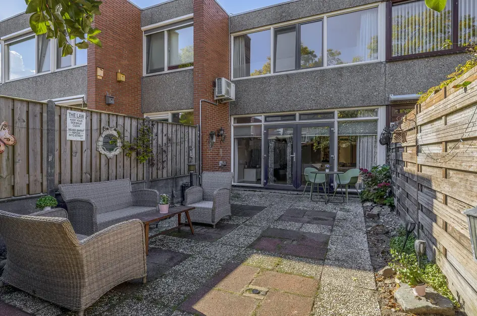 Azarooldoorn 12