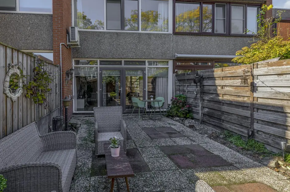 Azarooldoorn 12