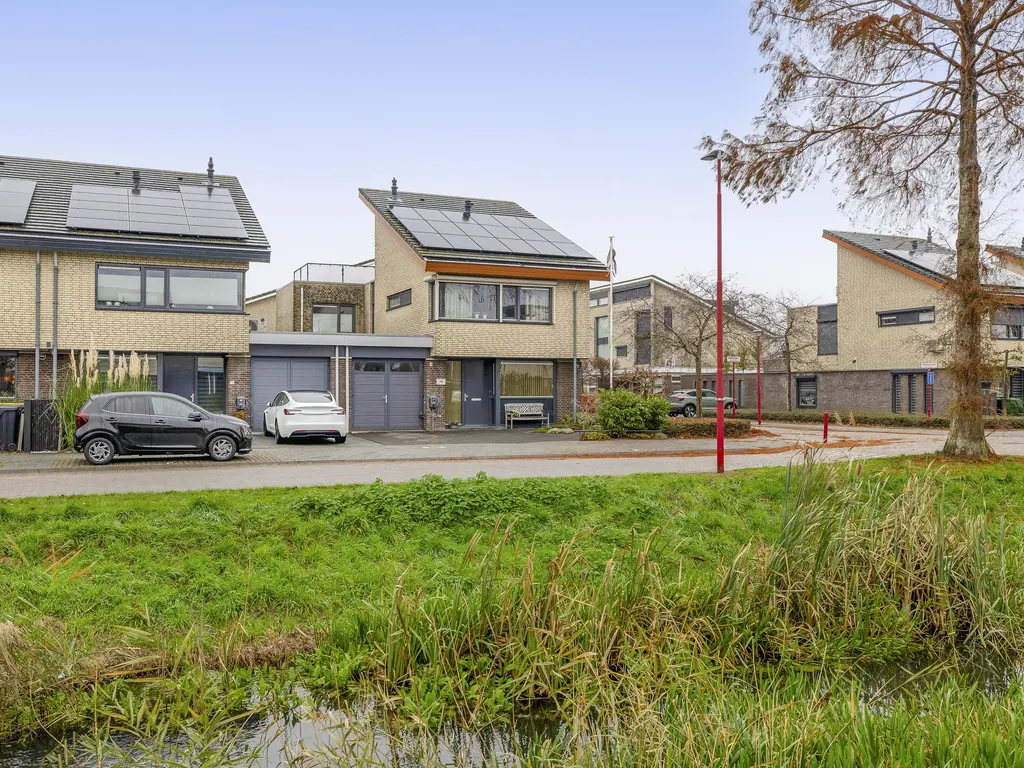 Bachlaan 79A, OUD-BEIJERLAND