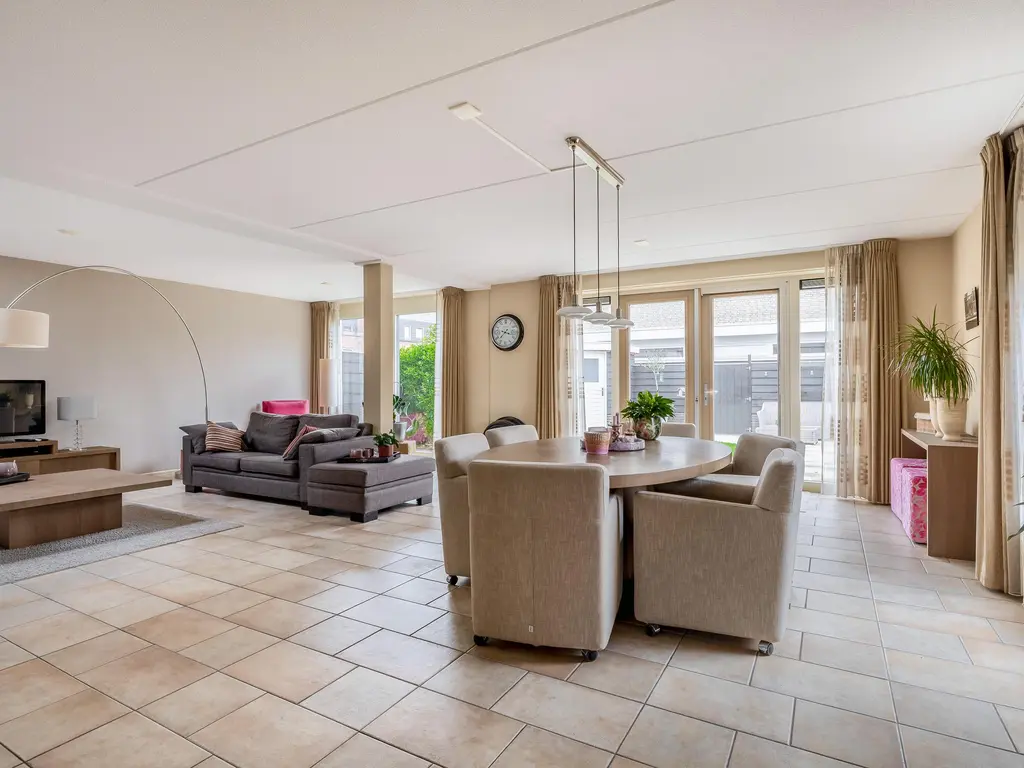 Bachlaan 79A, OUD-BEIJERLAND