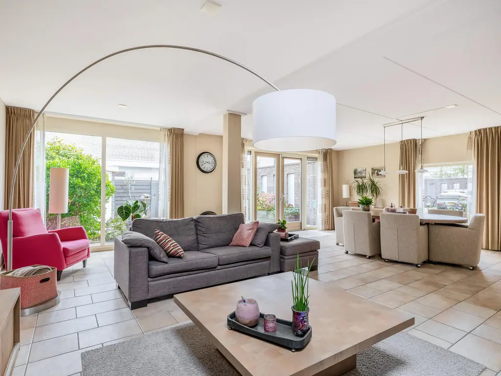 Bachlaan 79A, OUD-BEIJERLAND