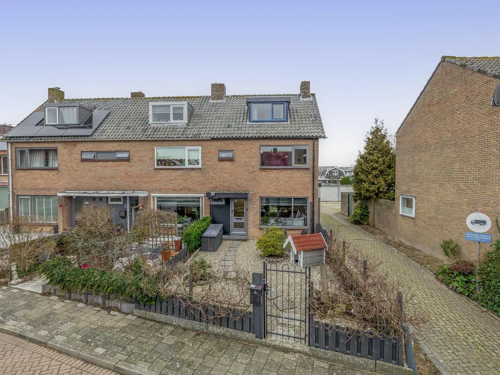 Karel de Stoutestraat 23, HELLEVOETSLUIS