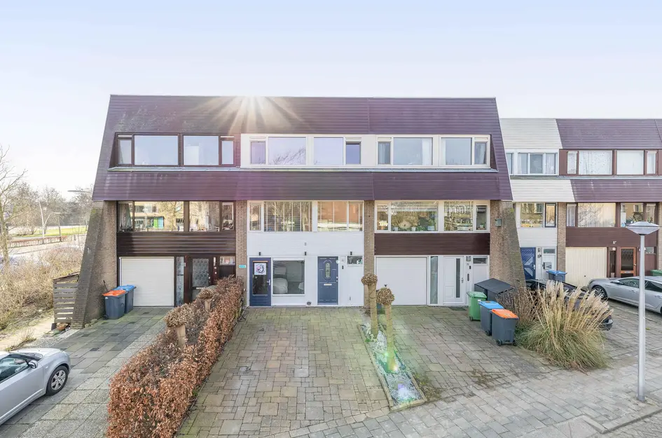 Burg A P vd Blinkln 72