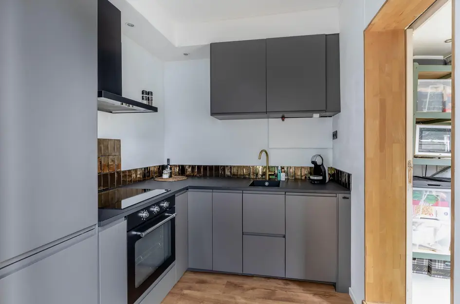 Zestienhovensekade 235