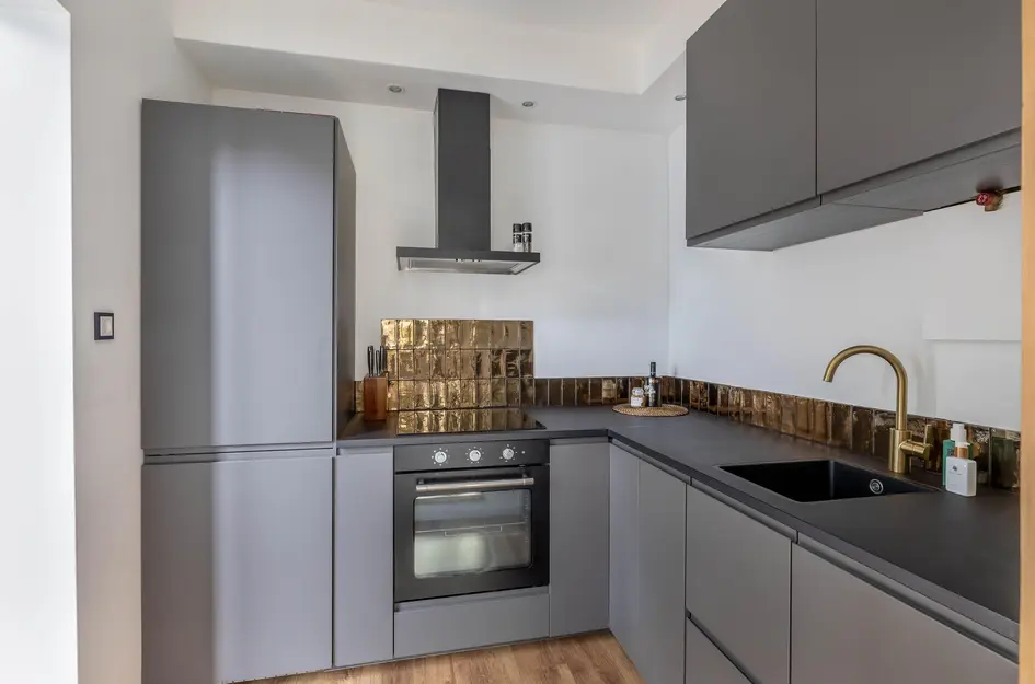 Zestienhovensekade 235