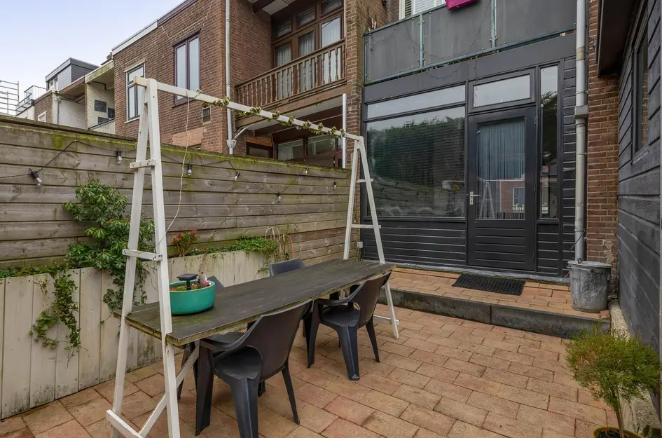 Zestienhovensekade 235