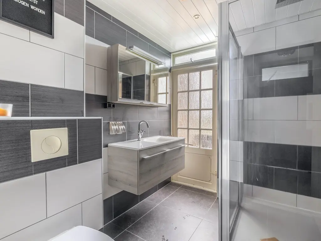 Sluisweg 11, ZWARTEWAAL